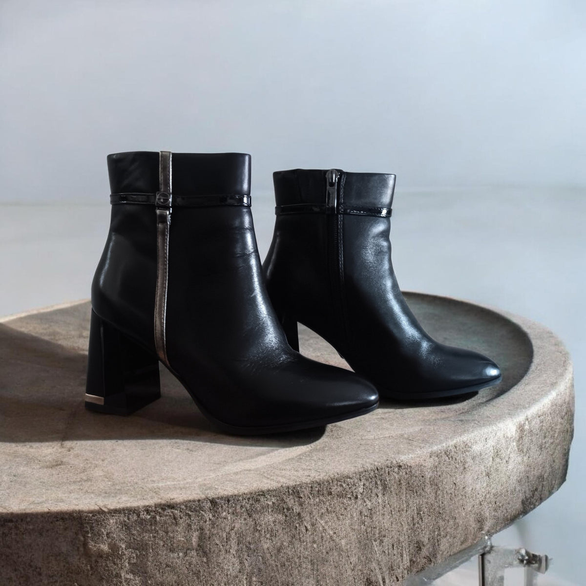 bottines noires à talons   Tamaris